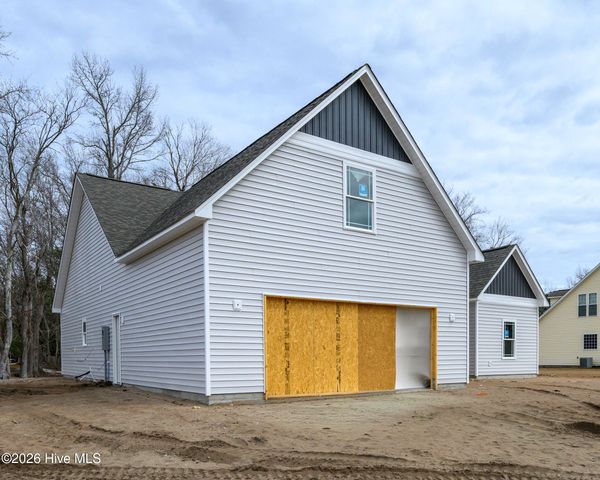 303 Ramonas Lake Court, New Bern, NC 28560