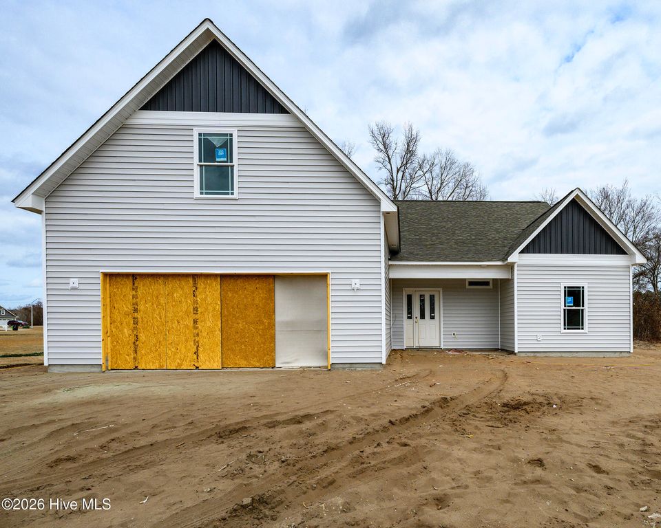 303 Ramonas Lake Court, New Bern, NC 28560