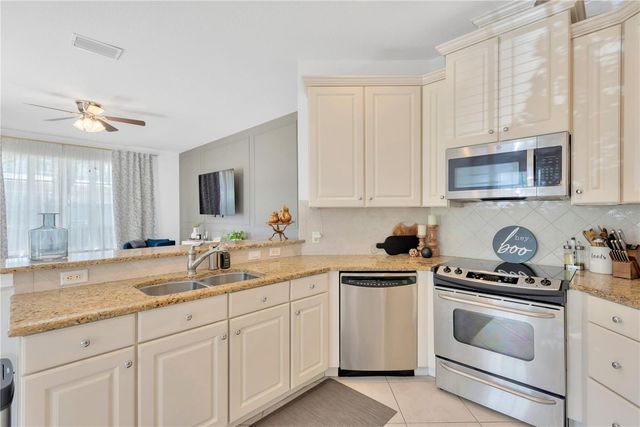 8307 MANOR CLUB CIRCLE 1, Tampa, FL 33647