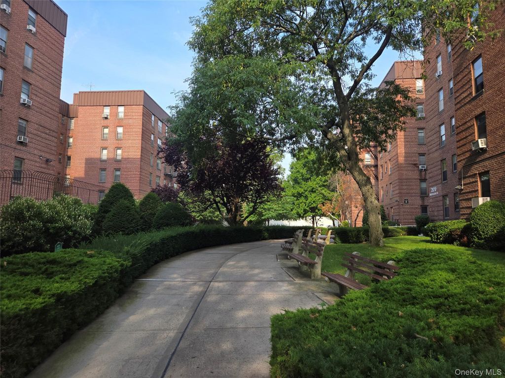 2190 Brigham Street 4B, Brooklyn, NY 11229 — photo 2