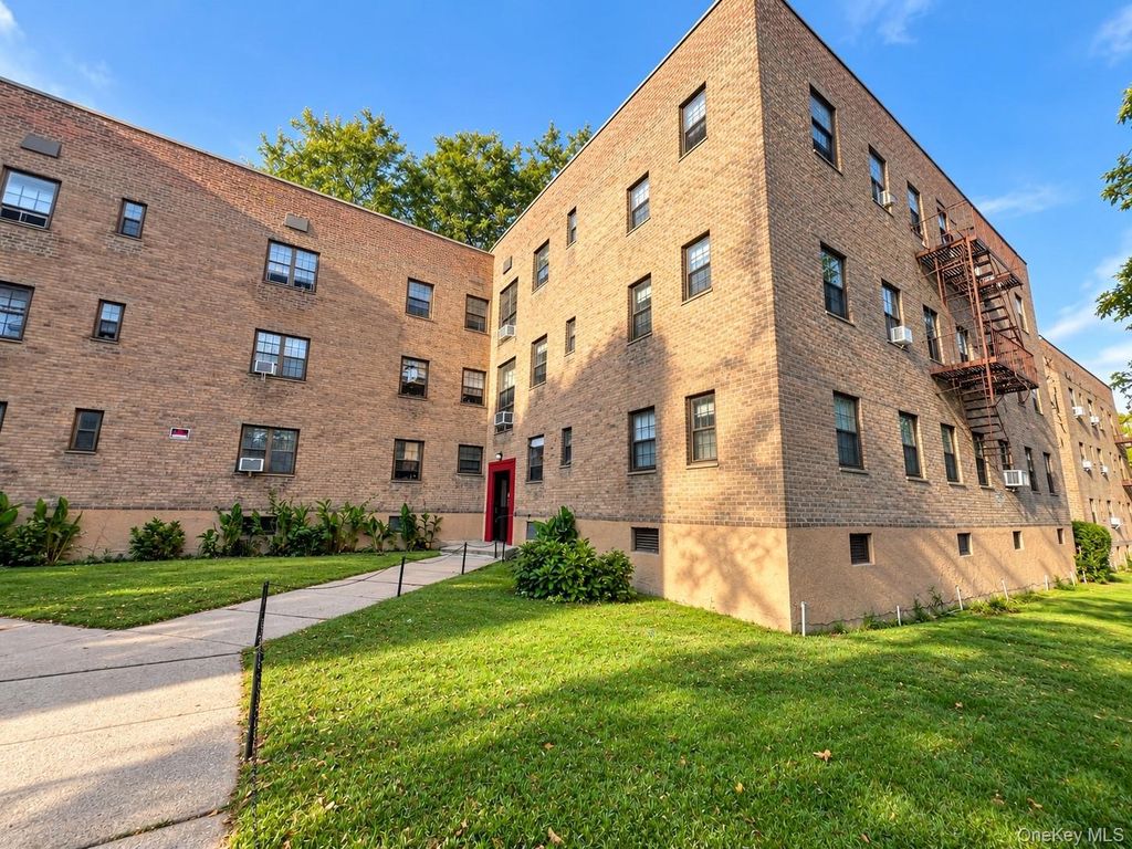 144-37 79th Ave 1N, Kew Garden Hills, NY 11367 — exterior