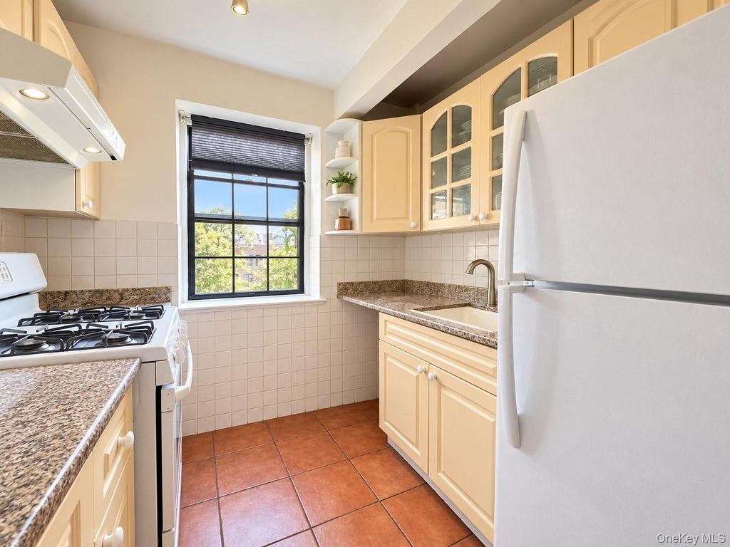 144-37 79th Ave 1N, Kew Garden Hills, NY 11367 — photo 5