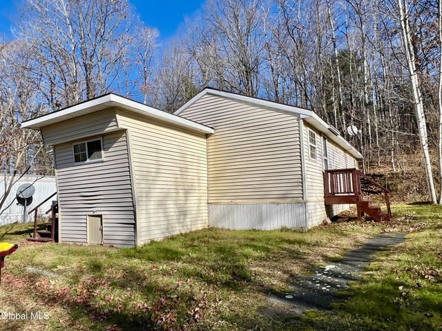 3-15 Whitney Way, East Greenbush, NY 12061