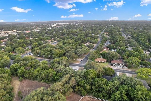 406 Lakeway DR, Georgetown, TX 78628