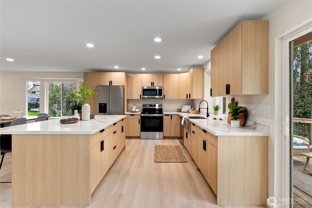 33343 12th Avenue SW, Federal Way, WA 98023