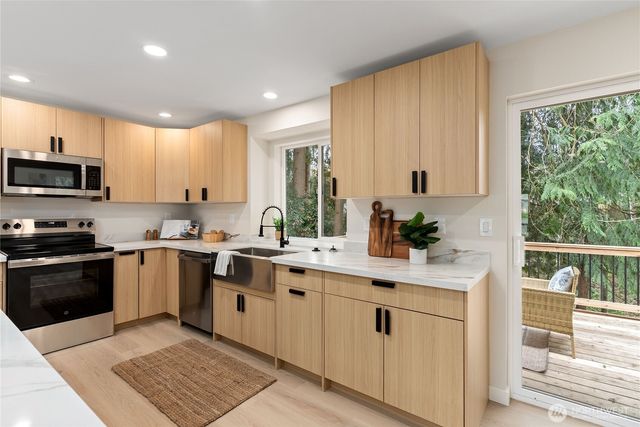 33343 12th Avenue SW, Federal Way, WA 98023