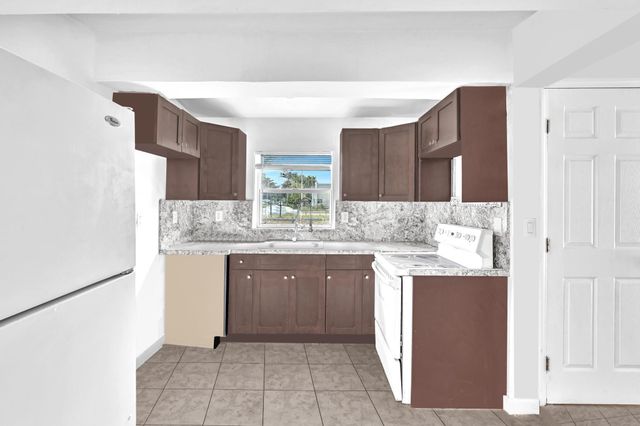 1713 NW 76th Terrace, Miami, FL 33147