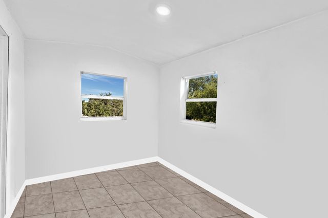 1713 NW 76th Terrace, Miami, FL 33147