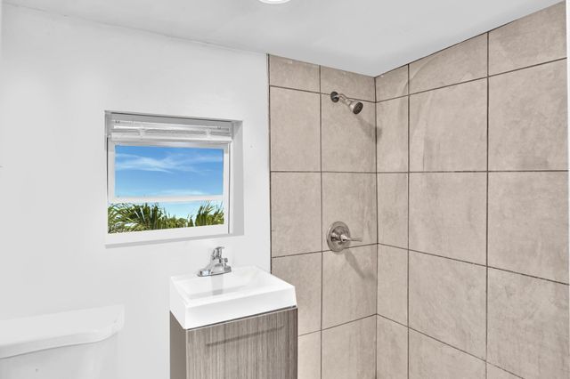 1713 NW 76th Terrace, Miami, FL 33147
