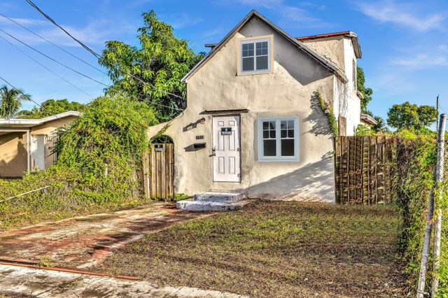 1713 NW 76th Terrace, Miami, FL 33147