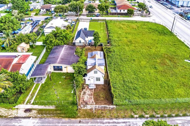 1713 NW 76th Terrace, Miami, FL 33147