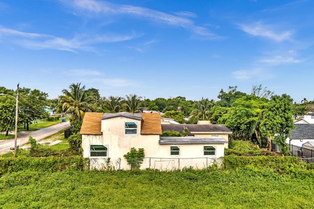 1713 NW 76th Terrace, Miami, FL 33147
