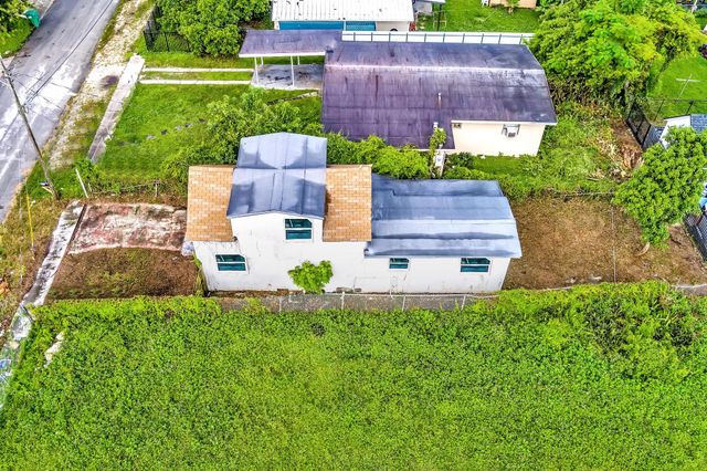 1713 NW 76th Terrace, Miami, FL 33147