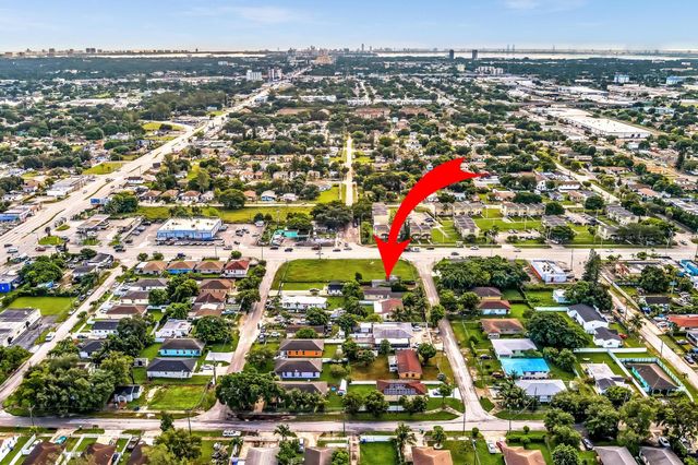 1713 NW 76th Terrace, Miami, FL 33147