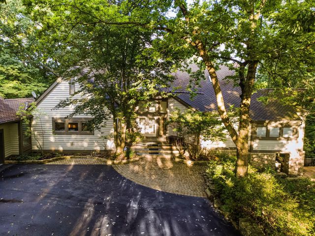 4340 Manor Court E, Dublin, OH 43017
