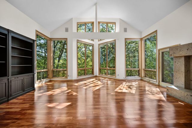 4340 Manor Court E, Dublin, OH 43017