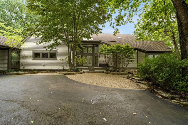 4340 Manor Court E, Dublin, OH 43017