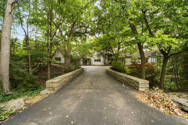 4340 Manor Court E, Dublin, OH 43017