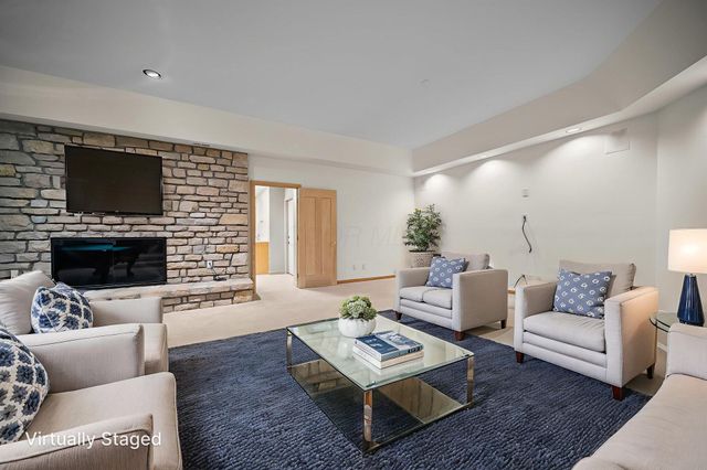 4340 Manor Court E, Dublin, OH 43017