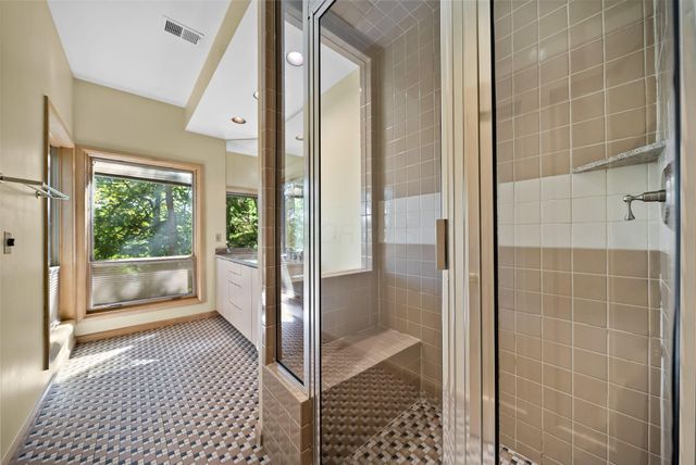 4340 Manor Court E, Dublin, OH 43017