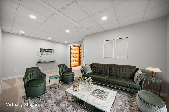 4340 Manor Court E, Dublin, OH 43017