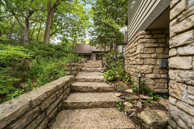 4340 Manor Court E, Dublin, OH 43017