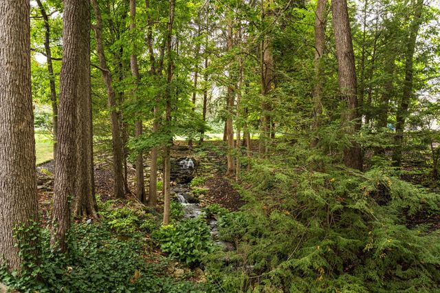 4340 Manor Court E, Dublin, OH 43017