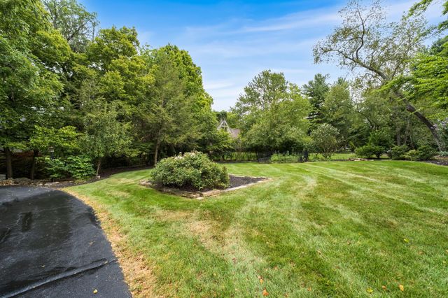 4340 Manor Court E, Dublin, OH 43017