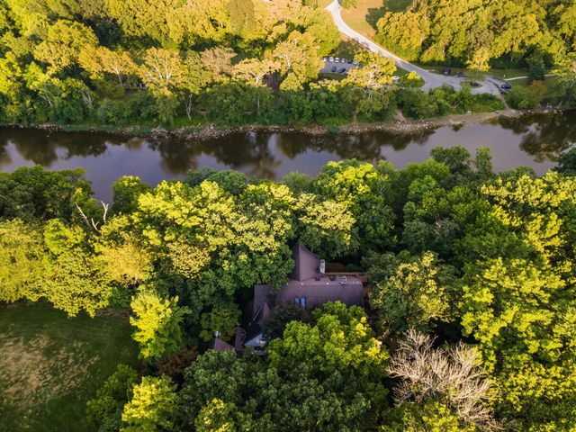 4340 Manor Court E, Dublin, OH 43017