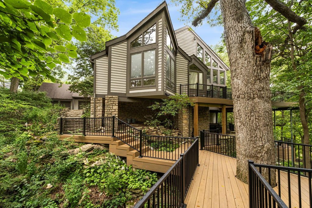 4340 Manor Court E, Dublin, OH 43017