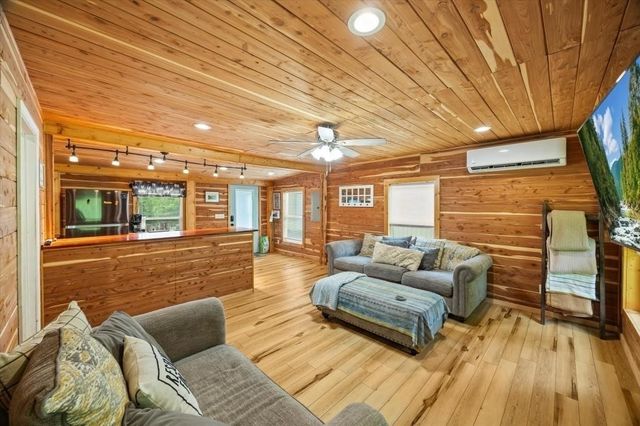 938 Riley Creek Rd, Whitleyville, TN 38588