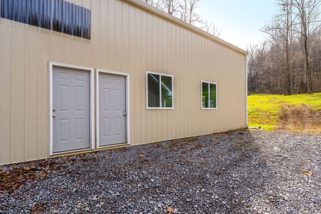 938 Riley Creek Rd, Whitleyville, TN 38588