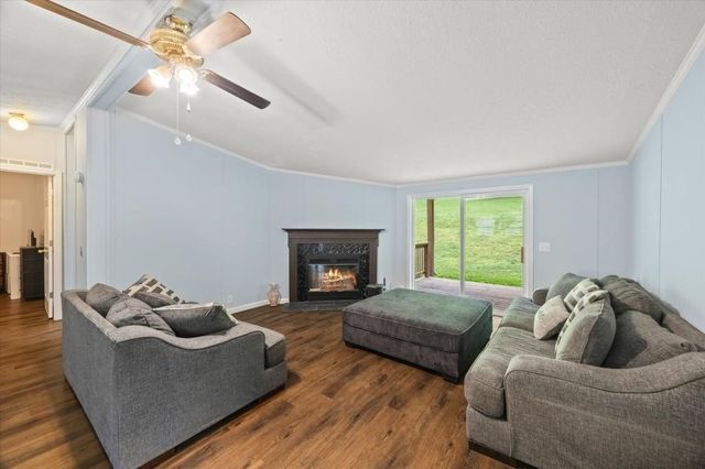 938 Riley Creek Rd, Whitleyville, TN 38588