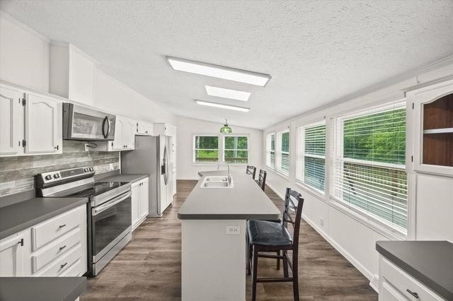 938 Riley Creek Rd, Whitleyville, TN 38588