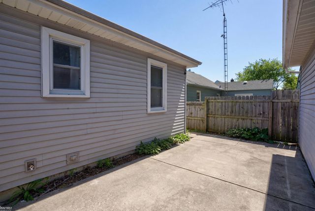 3102 Yale Street, Flint, MI 48503