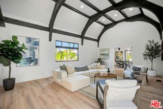 1145 S Longwood Avenue, Los Angeles, CA 90019