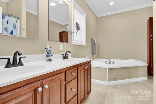 2441 27th Avenue Circle NE, Hickory, NC 28601