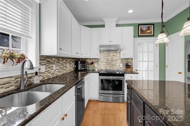 2441 27th Avenue Circle NE, Hickory, NC 28601