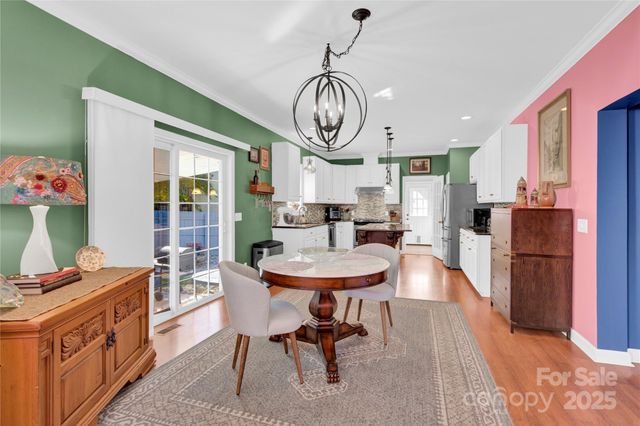 2441 27th Avenue Circle NE, Hickory, NC 28601