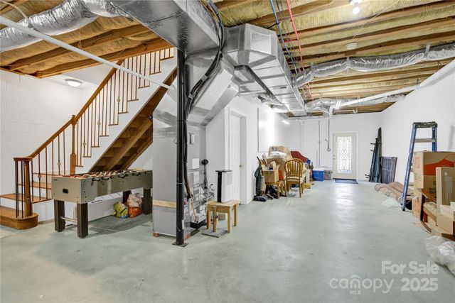 2441 27th Avenue Circle NE, Hickory, NC 28601