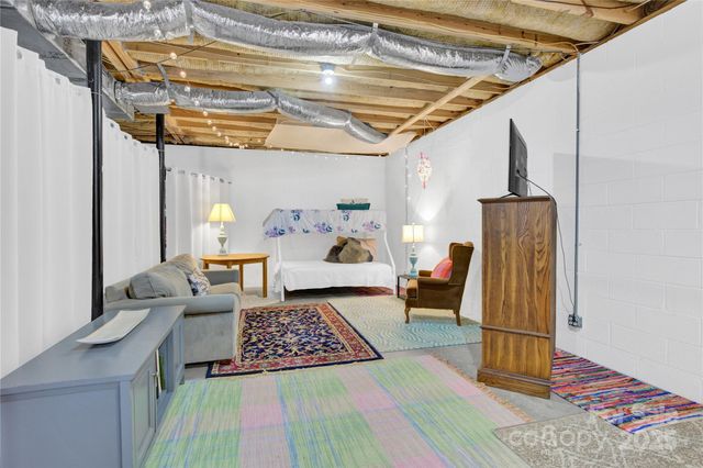 2441 27th Avenue Circle NE, Hickory, NC 28601