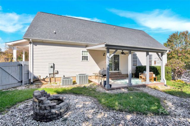 2441 27th Avenue Circle NE, Hickory, NC 28601