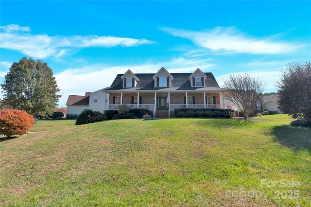 2441 27th Avenue Circle NE, Hickory, NC 28601