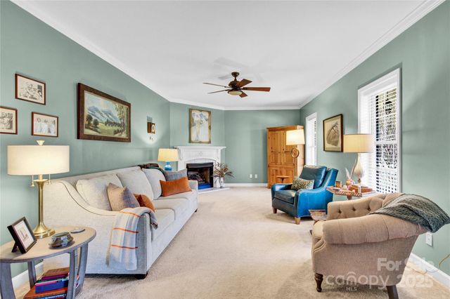 2441 27th Avenue Circle NE, Hickory, NC 28601