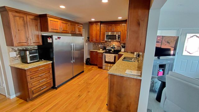 3011 Bethal Street, Waterloo, IA 50702