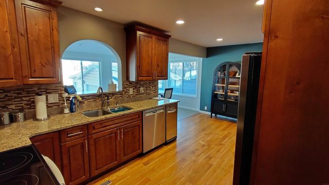 3011 Bethal Street, Waterloo, IA 50702