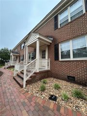 406 34th St Apt 3, Virginia Beach, VA 23451