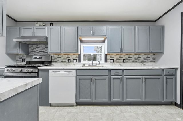 10128 Sagebrush Drive, Fort Wayne, IN 46825