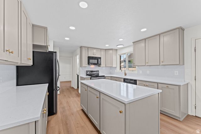 8441 S RUA BRANCO DR, Sandy, UT 84093