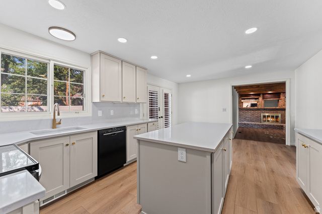 8441 S RUA BRANCO DR, Sandy, UT 84093